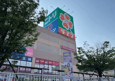 ショッピングセンター内にある教室の外観