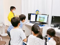 発表を聞いている生徒たちの写真