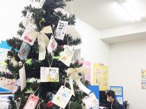 年賀状とクリスマスツリーの写真