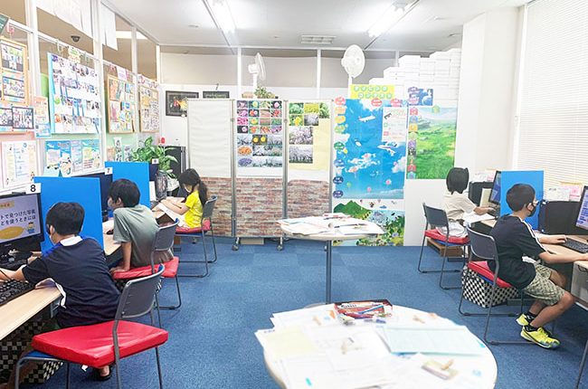 メラード大和田教室で学ぶ子供たちの写真