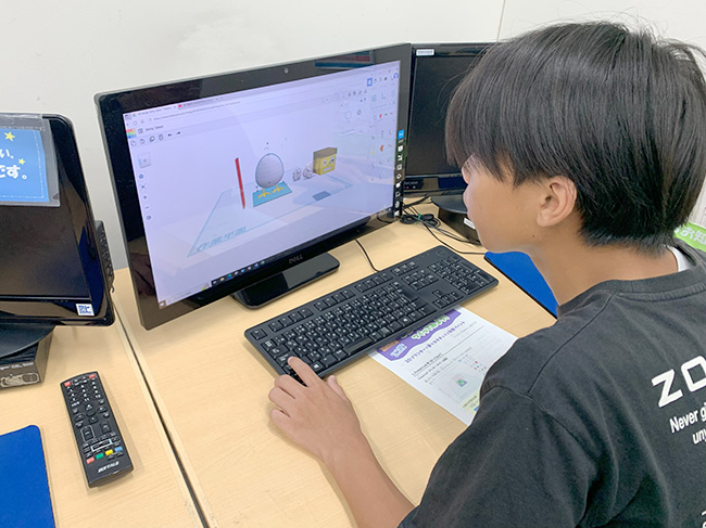 夢中で3D作成をする受講生