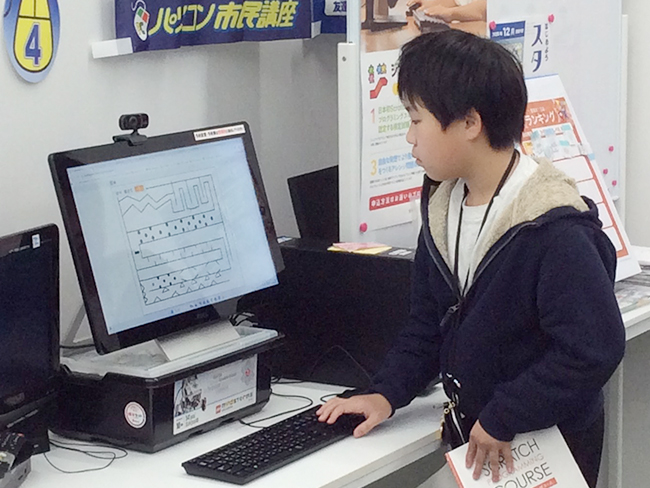 今回は12月に行われた第10回の発表会の様子をお届けします！