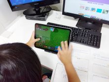 マイクラが好きなお子さまへ。好きな世界でプログラミングにふれてみませんか