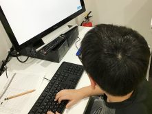 パソコン教室で育つ「聞く力」と「集中力」