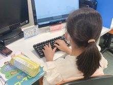 小学生の夏休みはタイピング習得の絶好チャンス！独学よりプロから基礎を学ぶべき理由と通い方