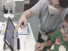 子どもから大人まで！海老名教室で、たくさんの方が速読に挑戦中