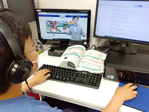 IT授業を受講中